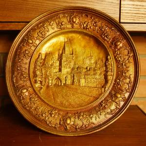 Hliníkový talíř Praha - bronz.
