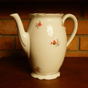 Porcelánová čaková konvička