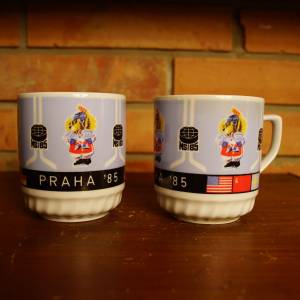 2 retro hrnky  - hokej PRAHA 85