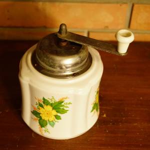 Porcelánový kafemlýnek
