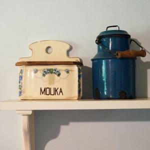 Starožitná dóza na mouku