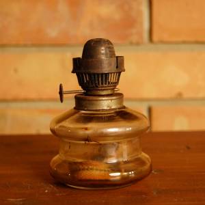 Malá petrolejka bez cylindru