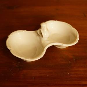 Bílá porcelánová slánka