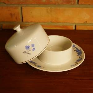 Porcelánová miska s poklopem