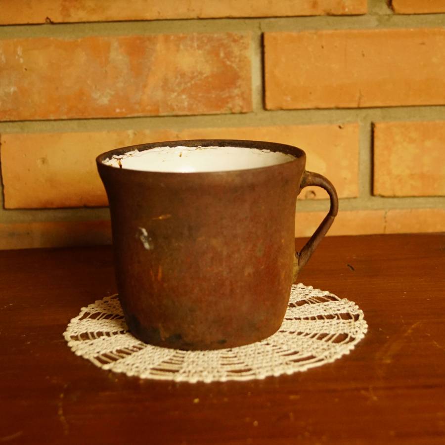 Litinový hrnek