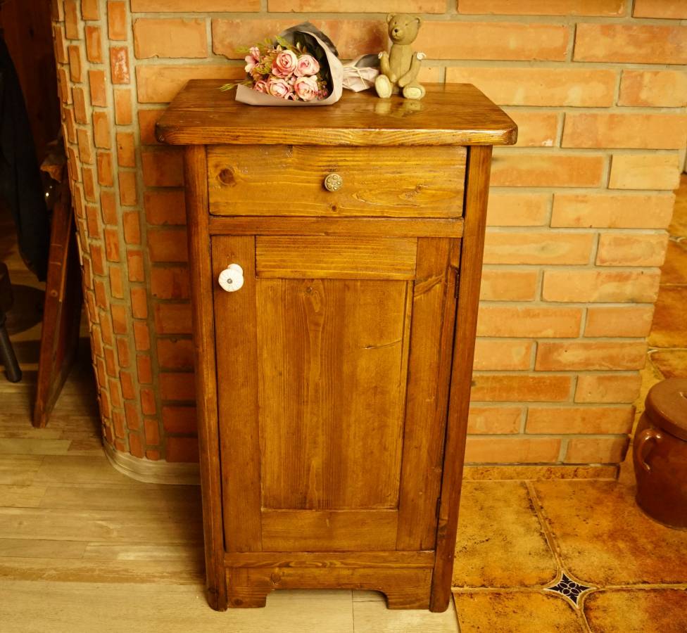 Noční stolek