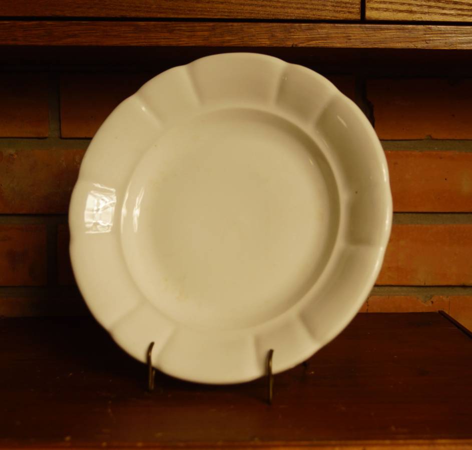 Plytký silnostěnný talíř