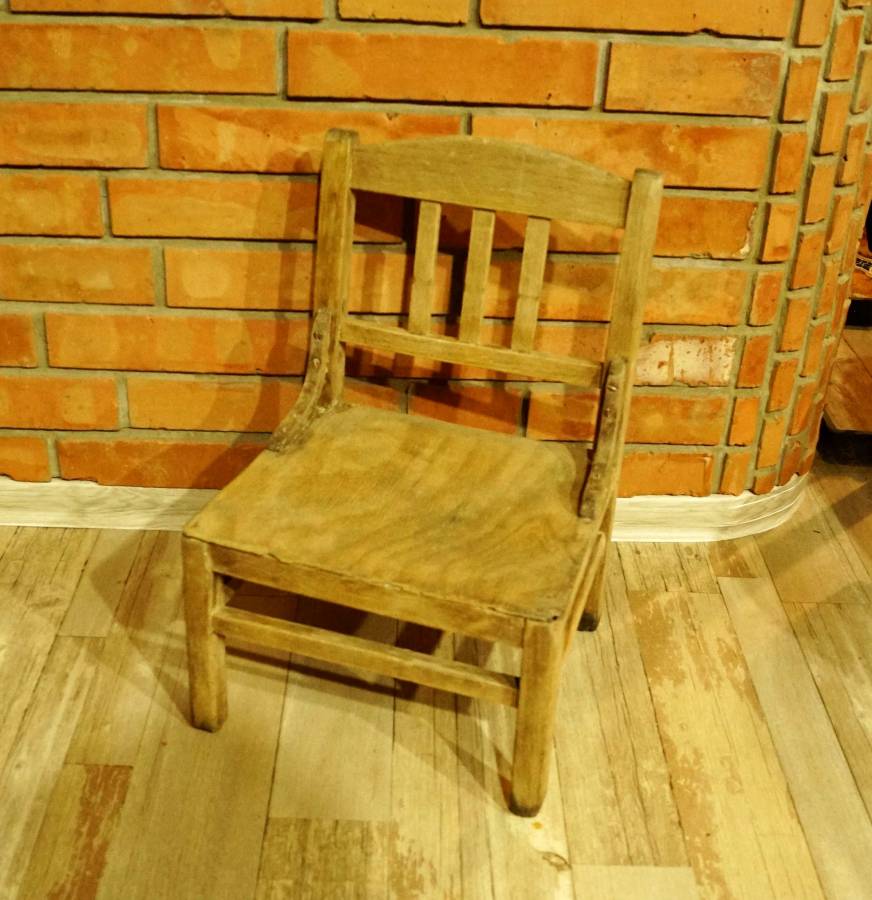 Stará dětská židlička