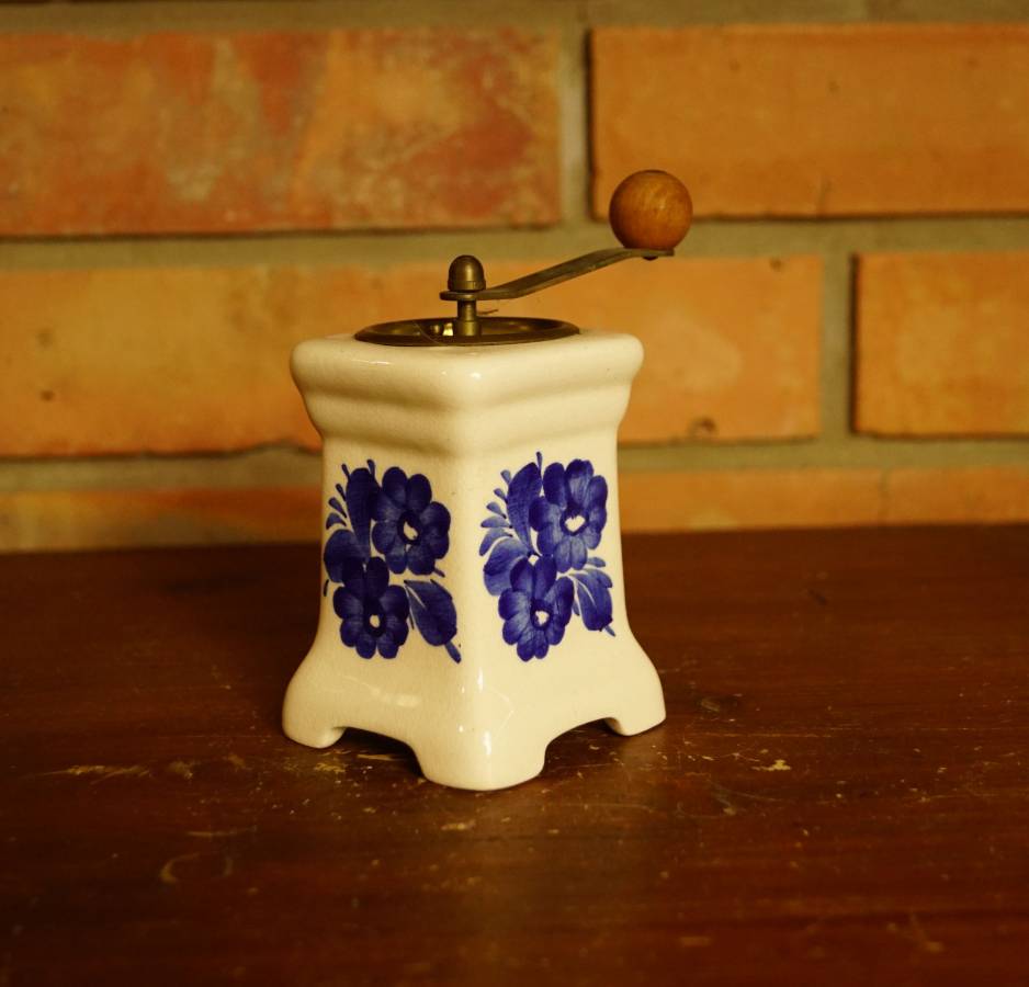 Porcelánový mlýnek