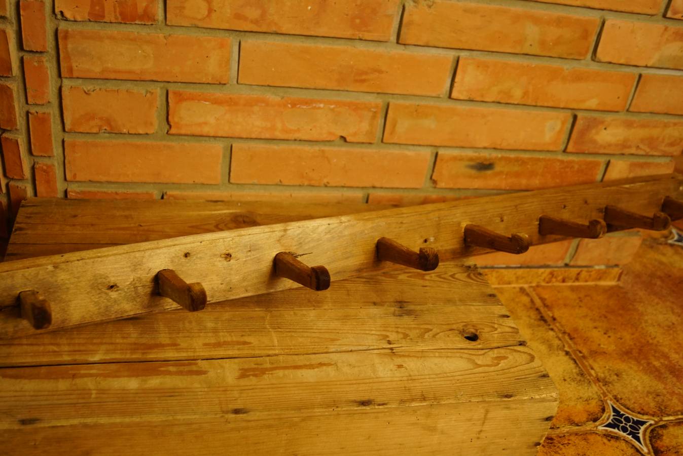 Dřevěný věšák