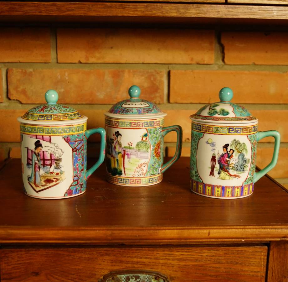 Čínský porcelán - hrnečky s pokličkou - 3 ks