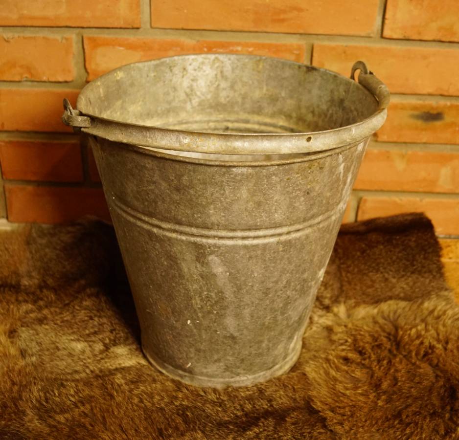 Pozinkovaný kýbl