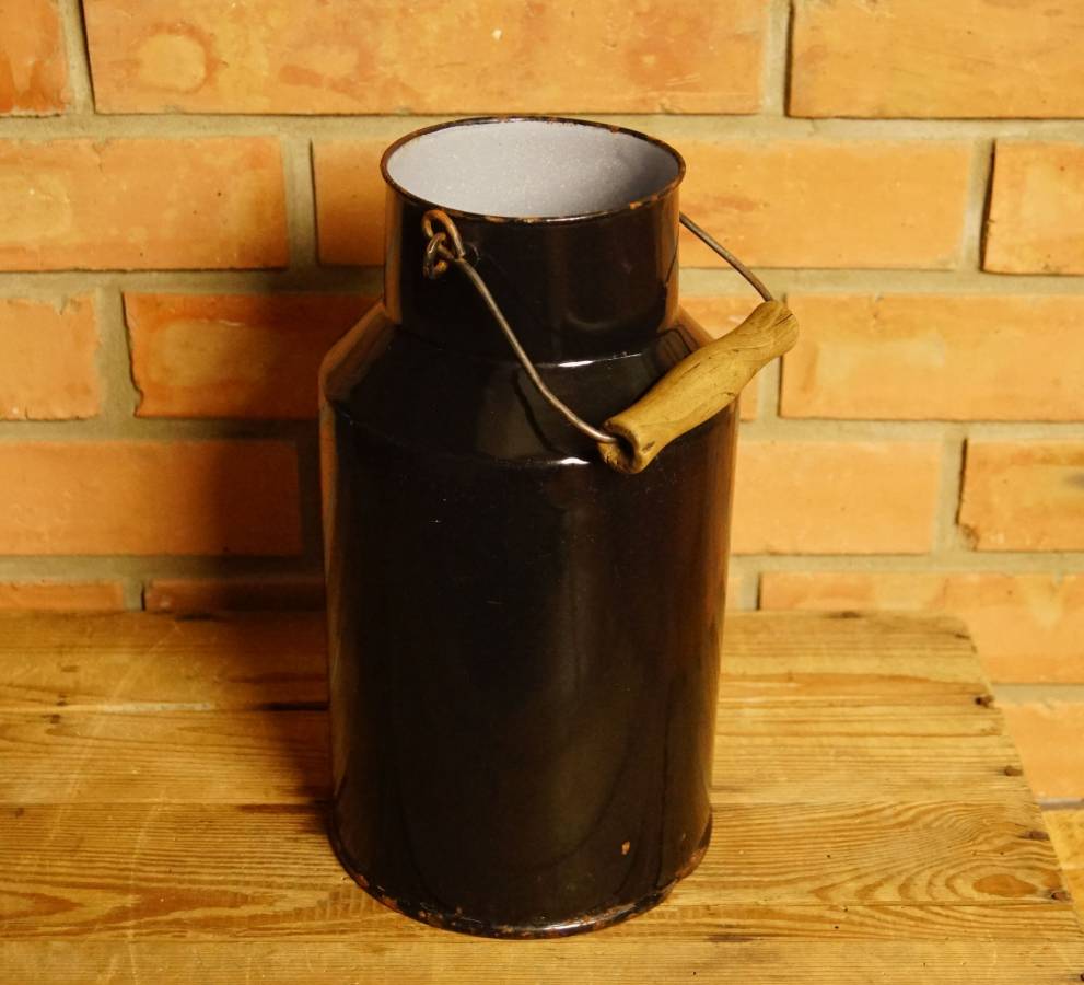 Černá smaltovaná bandaska