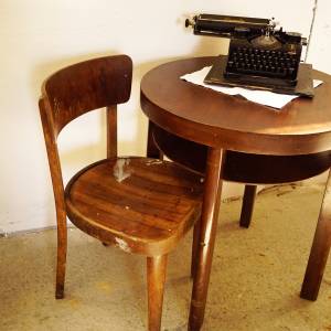 Kulatý stůl + židle Thonet