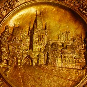 Hliníkový talíř Praha - bronz.