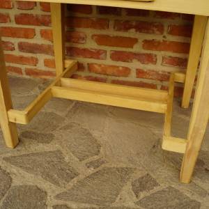 Starý dřevěný stůl po renovaci - natur