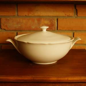 Bílá porcelánová terina