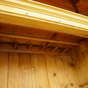 Starožitná šatní skříň po renovaci