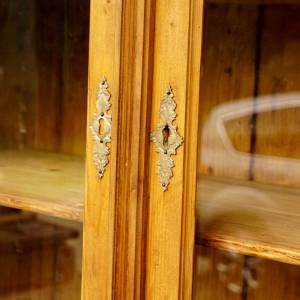 Horní kredenc po renovaci
