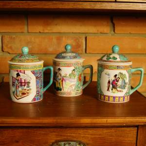 Čínský porcelán - hrnečky s pokličkou - 3 ks
